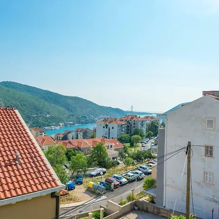 Pezo Apartman *
