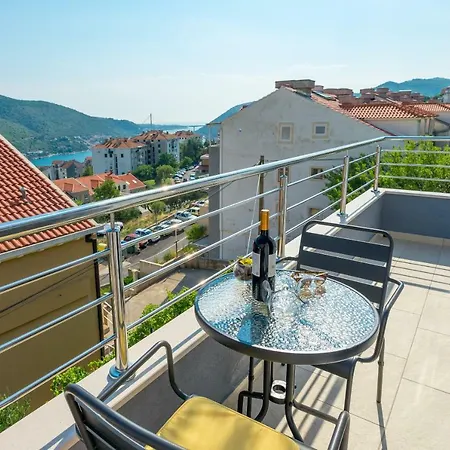 Apartman Pezo *