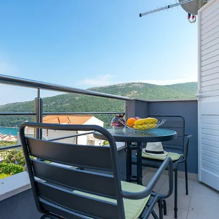 Pezo Apartman *
